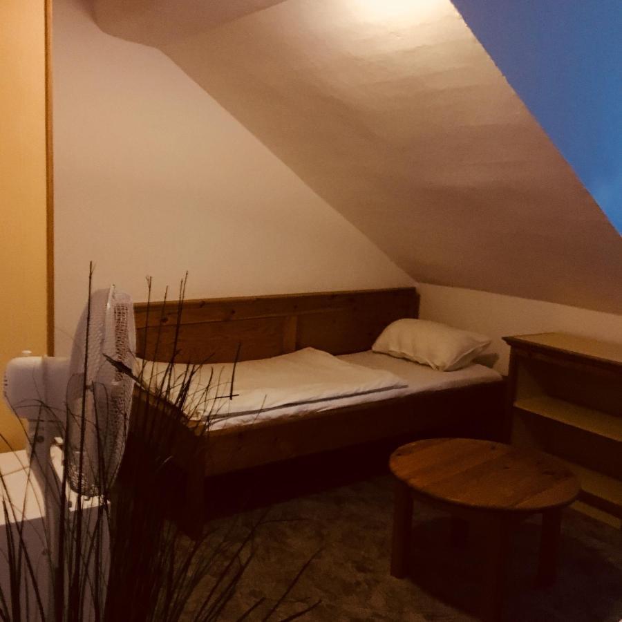 Y Hostel 巴拉通雷勒 外观 照片